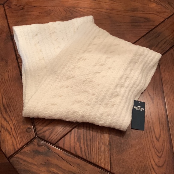 🛑Winter White Hollister Wrap/Scarf - Picture 5 of 5